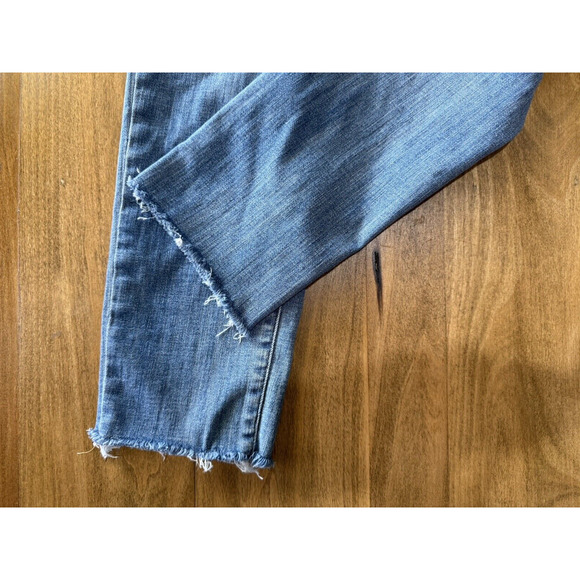 WHBM Jeans Women’s Size 4 Light Wash Mid-Rise Girlfriend Soft Frayed capri - Picture 4 of 4